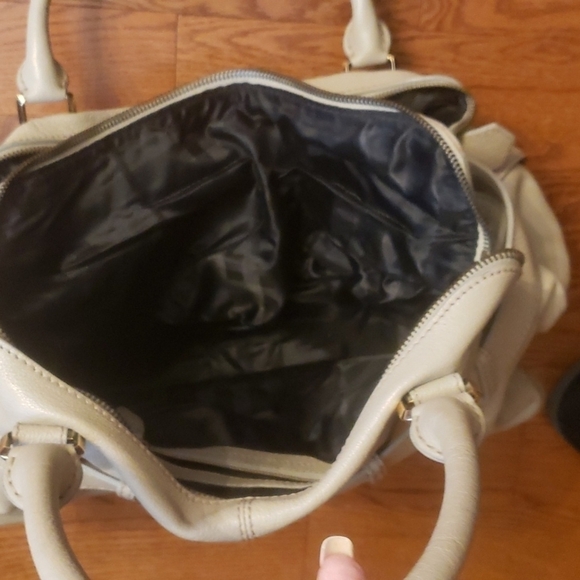 Burberry leather large tote /traveler.💯Authentic - Picture 16 of 16